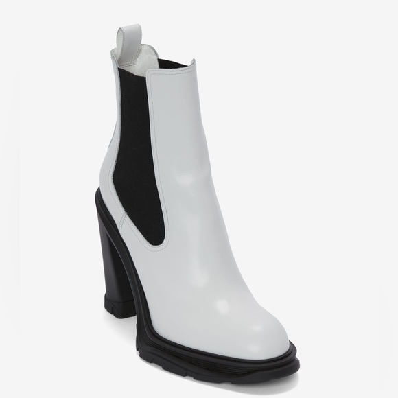 LAST PRICE ❤️ALEXANDER MCQUEEN tread heeled Chelsea boot in ivory/black - Picture 6 of 13